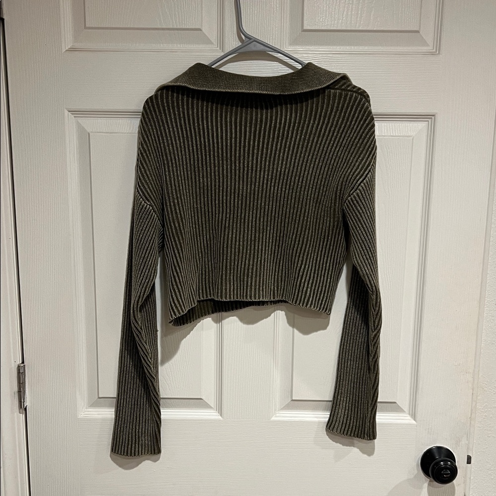 Olive Green Cropped Ribbed V-Neck Sweater - Picture 3 of 3